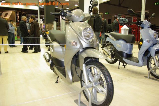 Nouveauté scooter et Stand Benelli au salon de Milan IMGP2427%20%5B640x480%5D